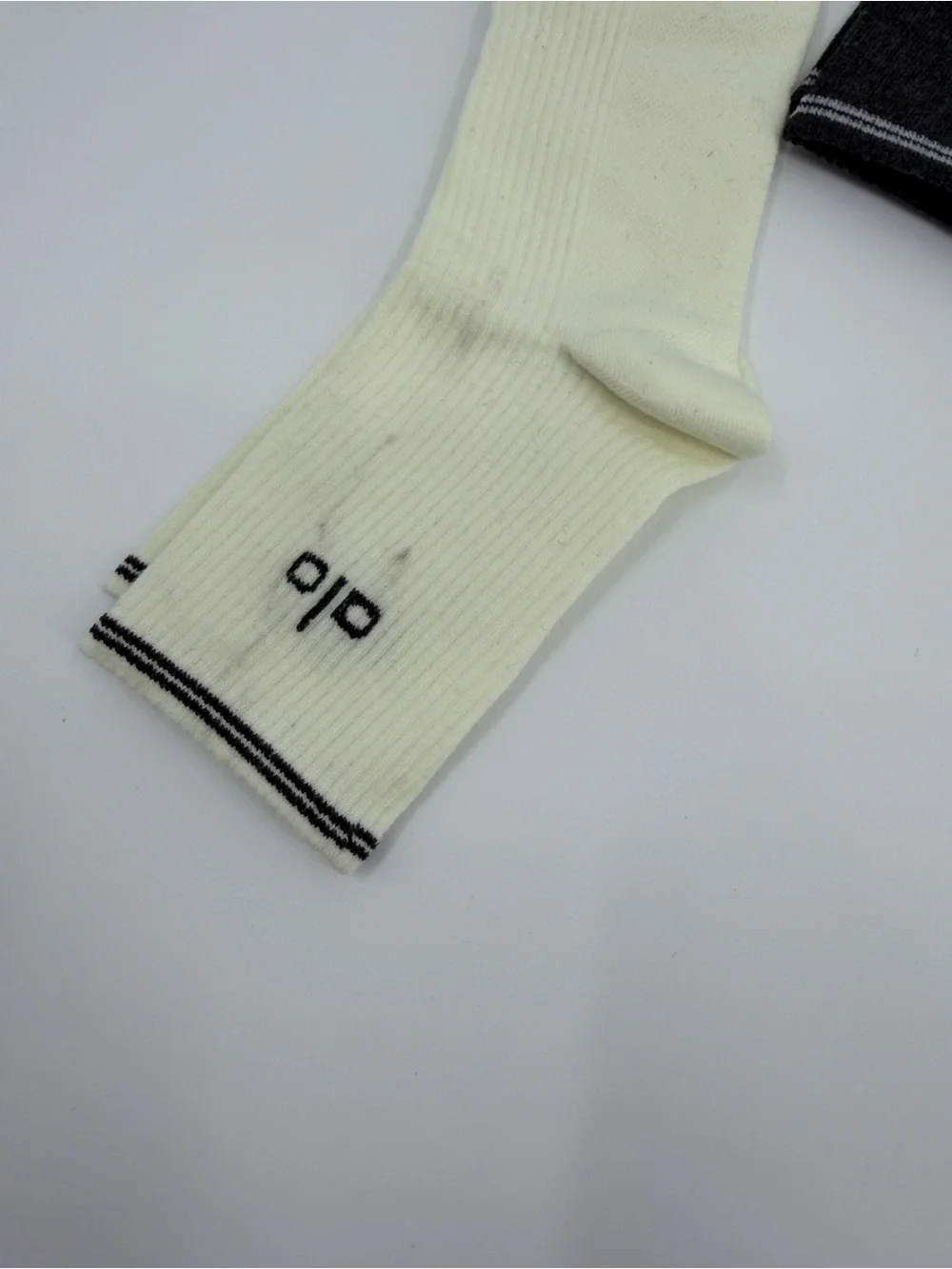 5 Pcs ALO Yoga Crew Socks - Black & Cream Variety Pack